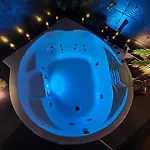 Ξενοδοχείο με διαμερίσματα Z Jacuzzi Rynek