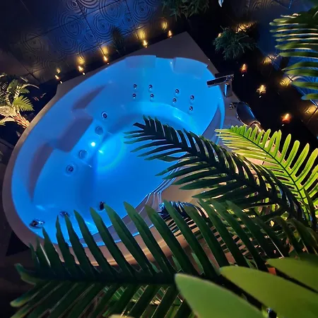 Ξενοδοχείο με διαμερίσματα Z Jacuzzi Rynek 4*