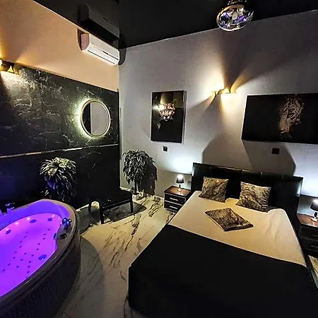 Ξενοδοχείο με διαμερίσματα Z Jacuzzi Rynek